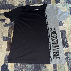 Boys size 7/8 black and grey Abercrombie kids t-shirt